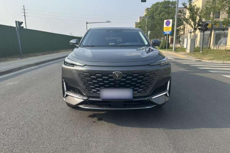 Used CHANGAN UNI-K 2023 2.0T Two-Wheel Drive Enjoyment Version Exterior 1