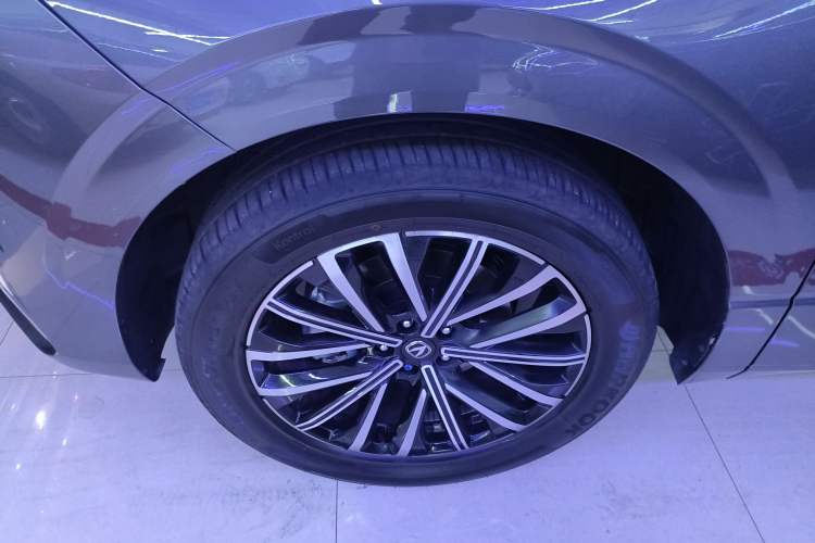 Used CHANGAN UNI-K 2023 2.0T Two-Wheel Drive Enjoyment Version Exterior 4