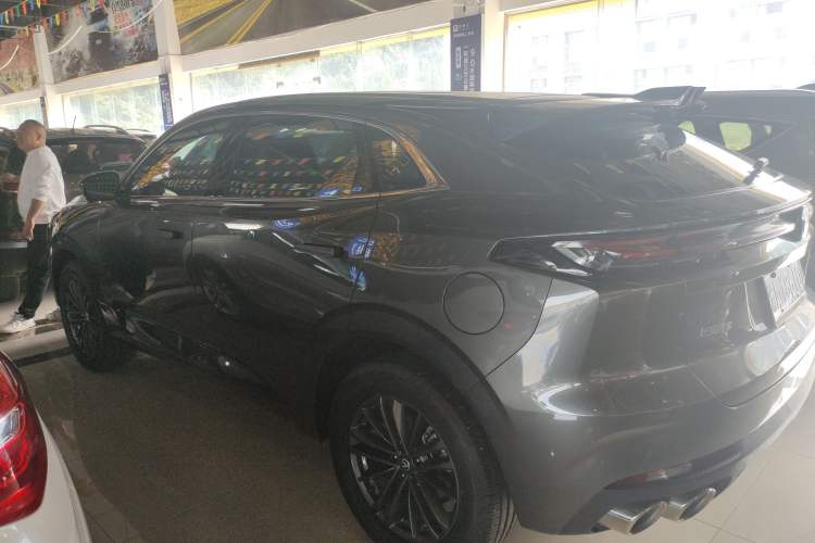 Used CHANGAN UNI-K 2023 2.0T Two-Wheel Drive YueShang Trim Exterior 5