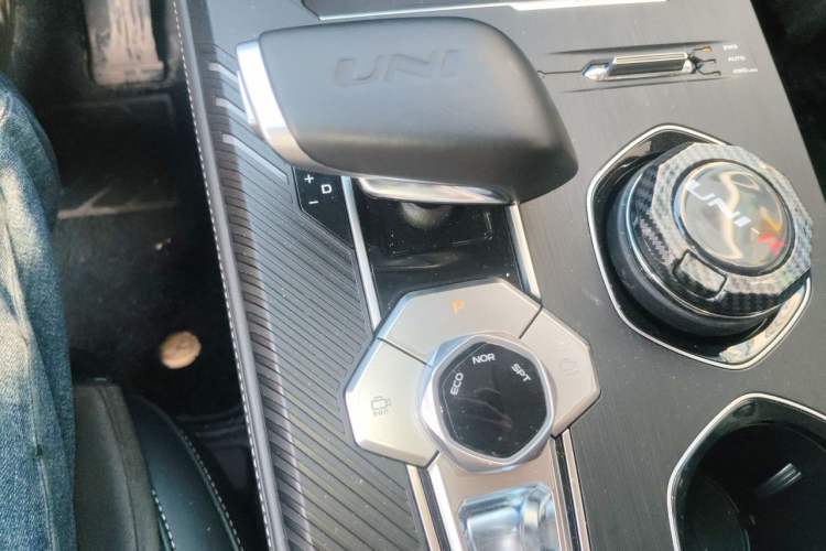 Used CHANGAN UNI-K 2023 2.0T All-Wheel-Drive Enjoyment Version Gear Lever