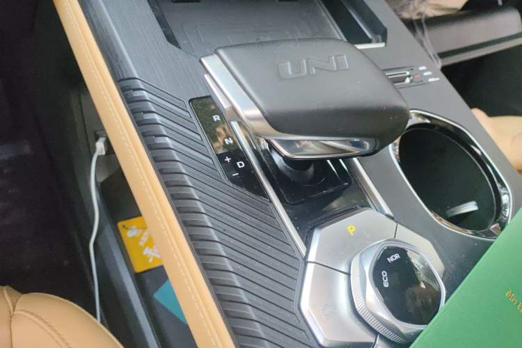 Used CHANGAN UNI-K 2023 2.0T All-Wheel-Drive Enjoyment Version Gear Lever