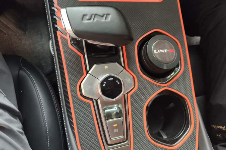 Used CHANGAN UNI-K 2023 2.0T Two-Wheel Drive Enjoyment Version Gear Lever
