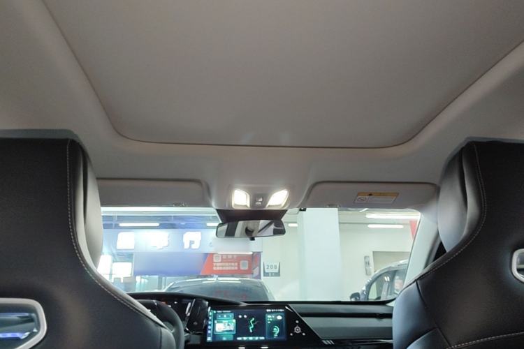 Used CHANGAN UNI-K 2023 2.0T Two-Wheel Drive YueShang Trim Headliner