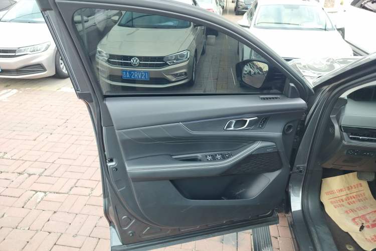 Used CHANGAN UNI-K 2023 2.0T Two-Wheel Drive Enjoyment Version Interior 7