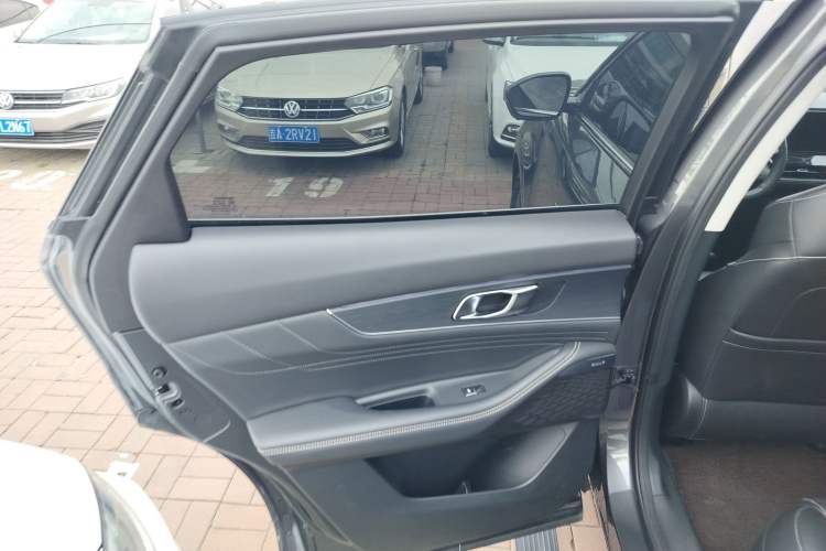 Used CHANGAN UNI-K 2023 2.0T Two-Wheel Drive Enjoyment Version Interior 8