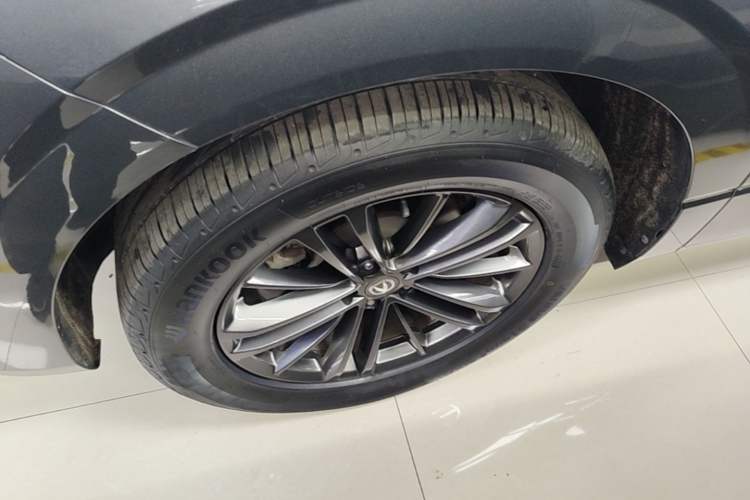 Used CHANGAN UNI-K 2023 2.0T Two-Wheel Drive YueShang Trim Left Front Wheel Hub