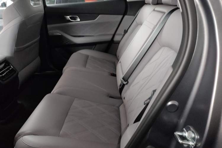 Used CHANGAN UNI-K 2023 2.0T All-Wheel-Drive Enjoyment Version Left Rear Seat