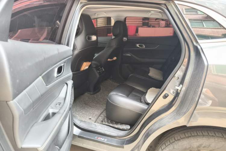 Used CHANGAN UNI-K 2023 2.0T Two-Wheel Drive Enjoyment Version Left Rear Seat