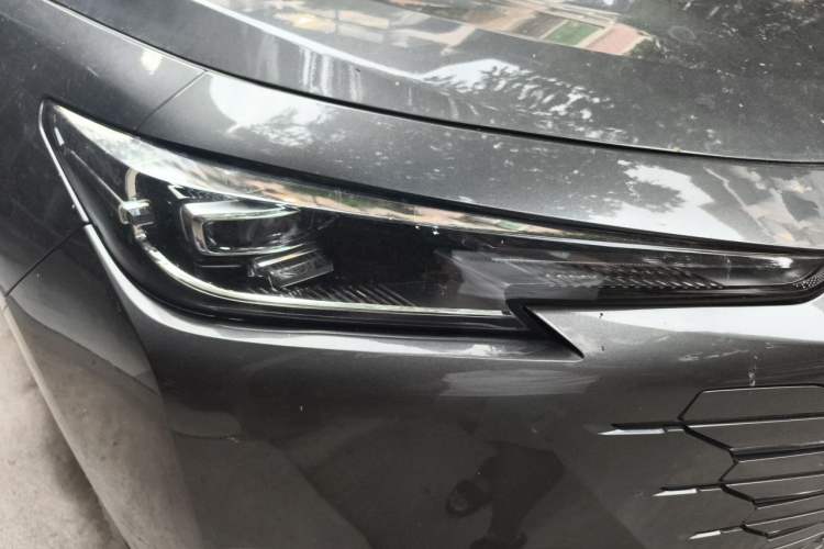 Used CHANGAN UNI-K 2023 2.0T Two-Wheel Drive Enjoyment Version Right Front Headlight