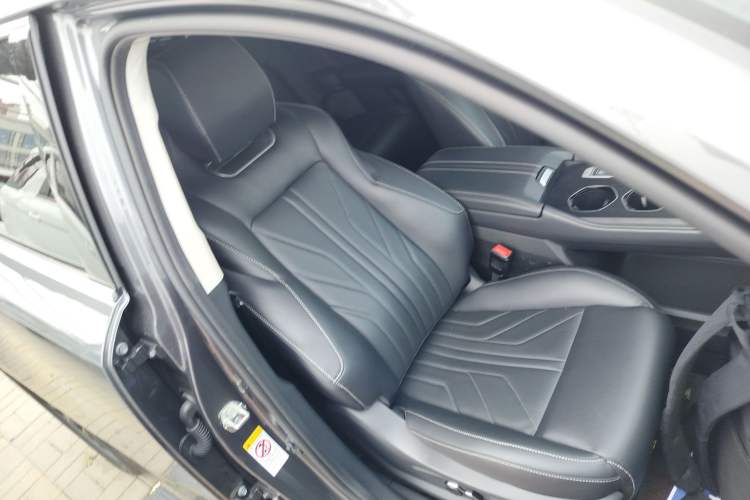 Used CHANGAN UNI-K 2023 2.0T Two-Wheel Drive Enjoyment Version Right Front Seat