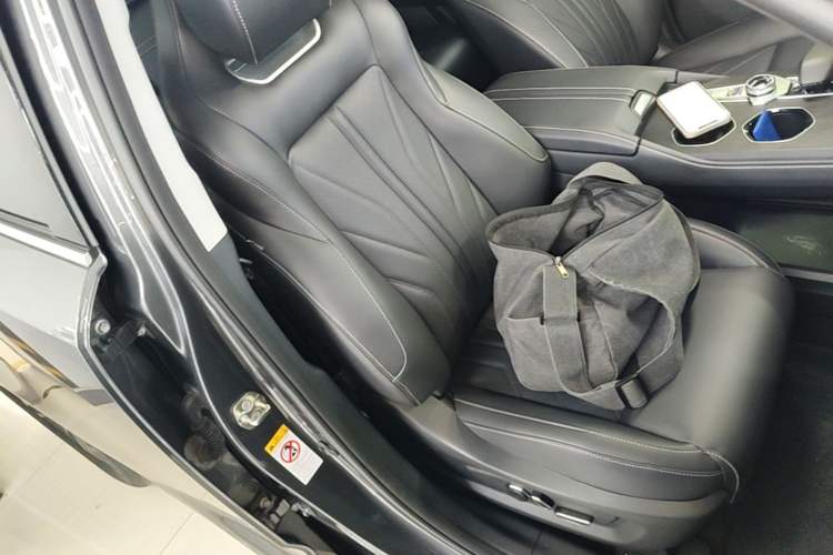 Used CHANGAN UNI-K 2023 2.0T Two-Wheel Drive YueShang Trim Right Front Seat