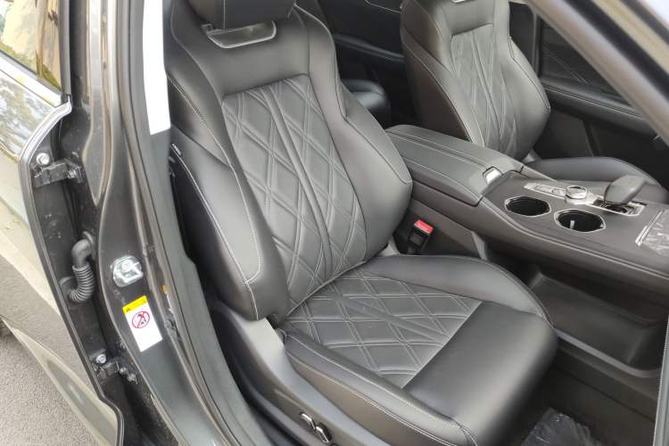 Used CHANGAN UNI-K 2023 2.0T Two-Wheel Drive Yue Ling Trim Right Front Seat
