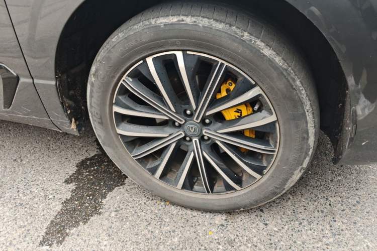 Used CHANGAN UNI-K 2023 2.0T Two-Wheel Drive Enjoyment Version Right Front Wheel Hub