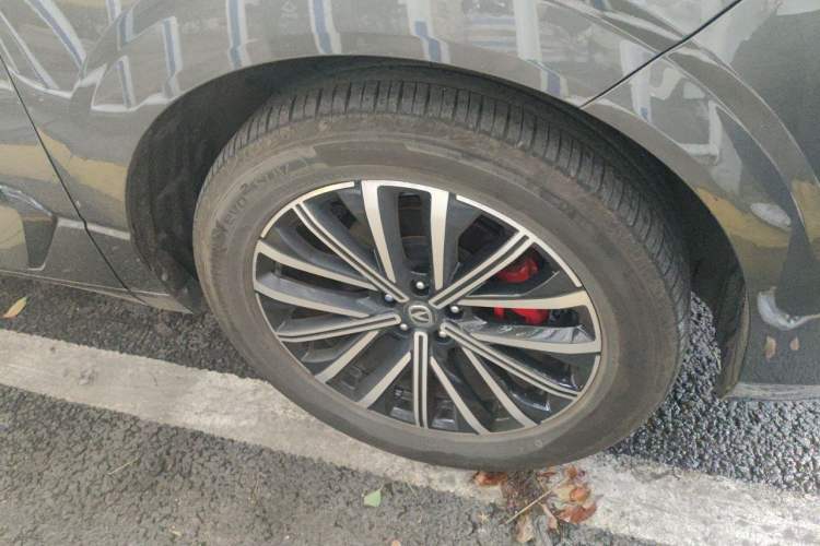 Used CHANGAN UNI-K 2023 2.0T All-Wheel-Drive Enjoyment Version Right Front Wheel Hub