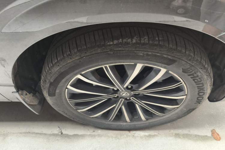 Used CHANGAN UNI-K 2023 2.0T Two-Wheel Drive Enjoyment Version Right Front Wheel Hub