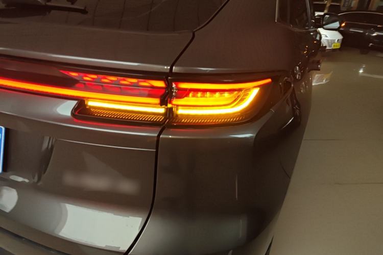Used CHANGAN UNI-K 2023 2.0T Two-Wheel Drive YueShang Trim Right Rear Taillight