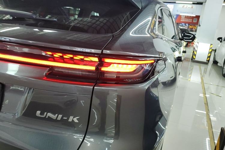 Used CHANGAN UNI-K 2023 2.0T Two-Wheel Drive YueShang Trim Right Rear Taillight