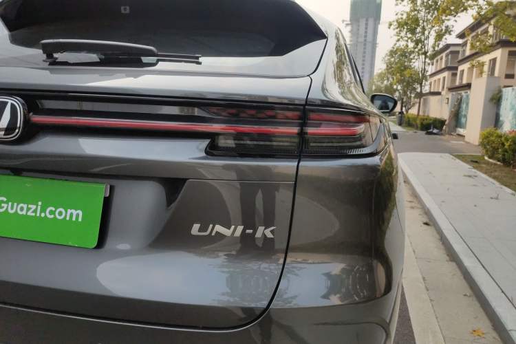 Used CHANGAN UNI-K 2023 2.0T Two-Wheel Drive Yue Ling Trim Right Rear Taillight