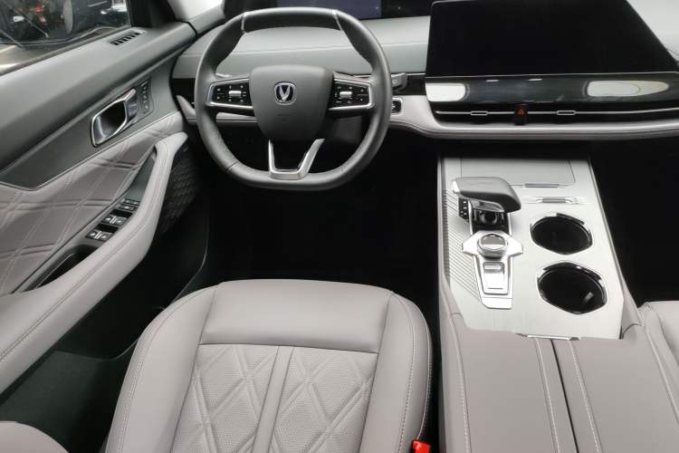 Used CHANGAN UNI-K 2023 2.0T All-Wheel-Drive Enjoyment Version Steering Wheel
