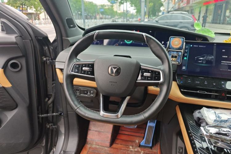 Used CHANGAN UNI-K 2023 2.0T Two-Wheel Drive Enjoyment Version Steering Wheel