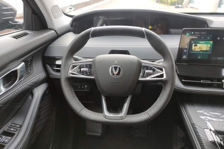 Used CHANGAN UNI-K 2023 2.0T Two-Wheel Drive Yue Ling Trim Steering Wheel