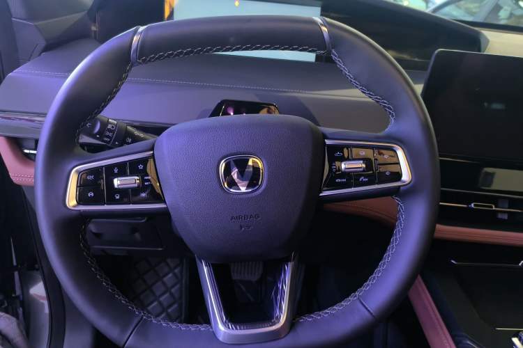 Used CHANGAN UNI-K 2023 2.0T Two-Wheel Drive Enjoyment Version Steering Wheel