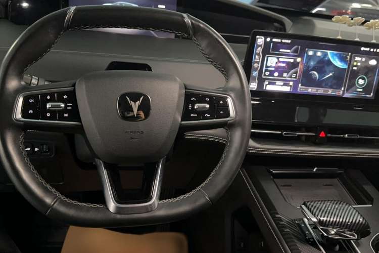 Used CHANGAN UNI-K 2023 2.0T Two-Wheel Drive Enjoyment Version Steering Wheel