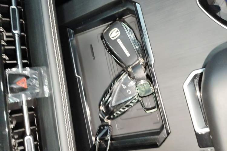 Used CHANGAN UNI-K 2023 2.0T Two-Wheel Drive YueShang Trim Vehicle Key