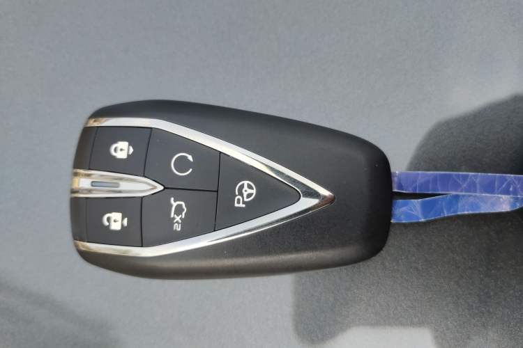 Used CHANGAN UNI-K 2023 2.0T Two-Wheel Drive Yue Ling Trim Vehicle Key
