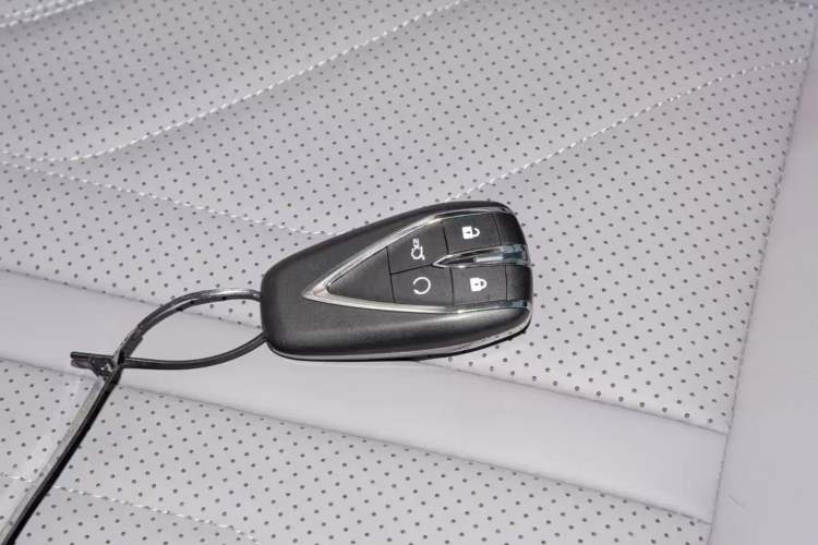Used CHANGAN UNI-K 2023 2.0T Two-Wheel Drive Enjoyment Version Vehicle Key