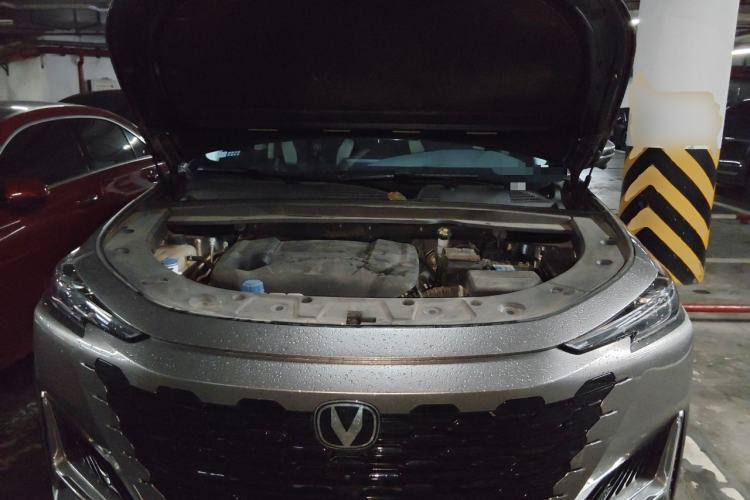 Used CHANGAN UNI-K 2023 2.0T Two-Wheel Drive YueShang Trim Engine Bay