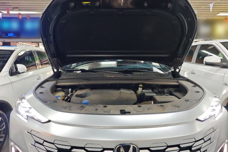 Used CHANGAN UNI-K 2023 2.0T Two-Wheel Drive Yue Ling Trim Engine Bay