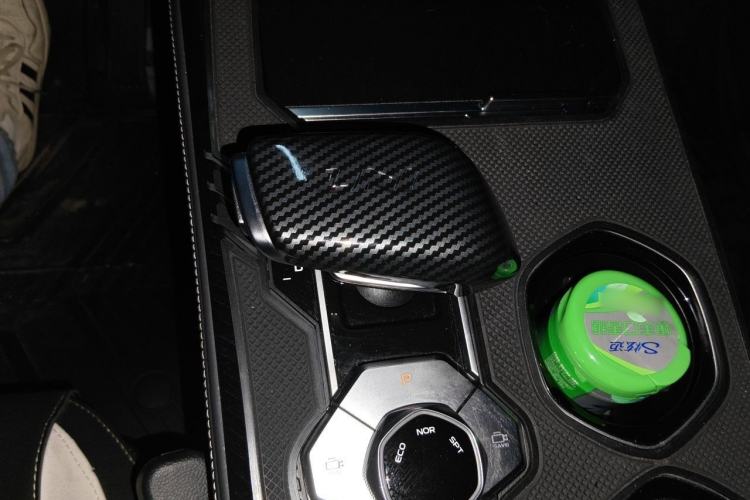 Used CHANGAN UNI-K 2023 2.0T Two-Wheel Drive YueShang Trim Gear Lever