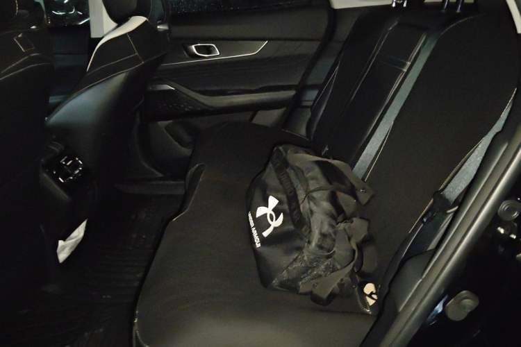 Used CHANGAN UNI-K 2023 2.0T Two-Wheel Drive YueShang Trim Interior 4