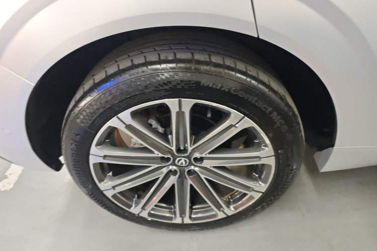 Used CHANGAN UNI-K 2023 2.0T Two-Wheel Drive Yue Ling Trim Right Rear Wheel Hub