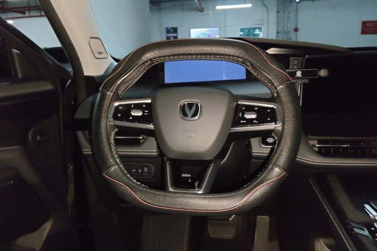 Used CHANGAN UNI-K 2023 2.0T Two-Wheel Drive YueShang Trim Steering Wheel