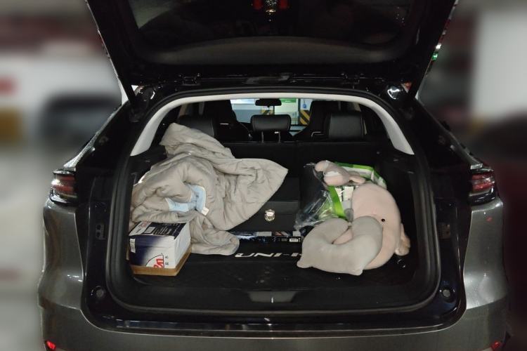 Used CHANGAN UNI-K 2023 2.0T Two-Wheel Drive YueShang Trim Trunk