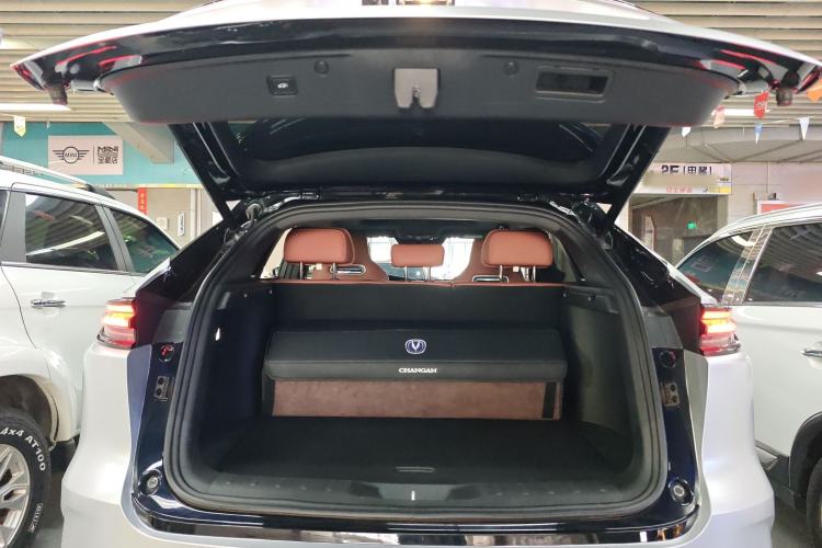 Used CHANGAN UNI-K 2023 2.0T Two-Wheel Drive Yue Ling Trim Trunk