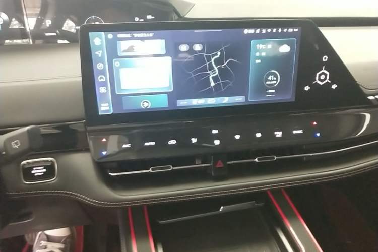 Used CHANGAN UNI-K 2023 2.0T Two-Wheel Drive YueShang Trim Audio And AC Panel