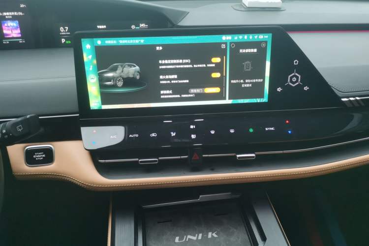 Used CHANGAN UNI-K 2023 2.0T Two-Wheel Drive Enjoyment Version Audio And AC Panel