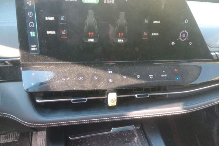 Used CHANGAN UNI-K 2023 2.0T Two-Wheel Drive YueShang Trim Audio And AC Panel