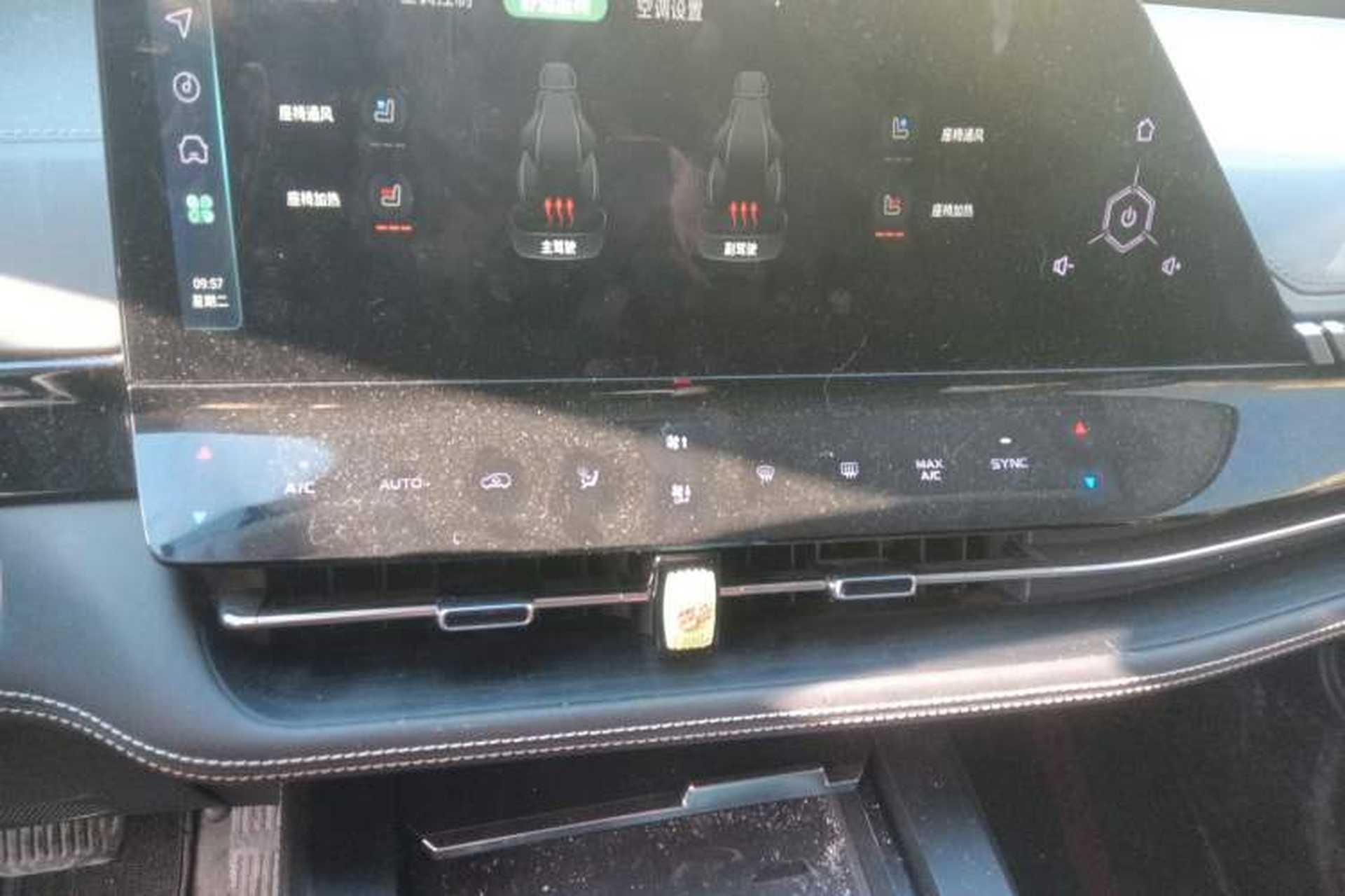 Used CHANGAN UNI-K 2023 2.0T Two-Wheel Drive YueShang Trim Audio And AC Panel