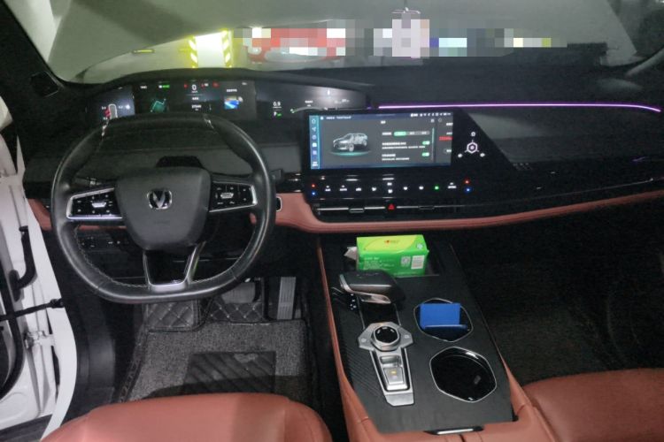 Used CHANGAN UNI-K 2023 2.0T Two-Wheel Drive Enjoyment Version Center Console
