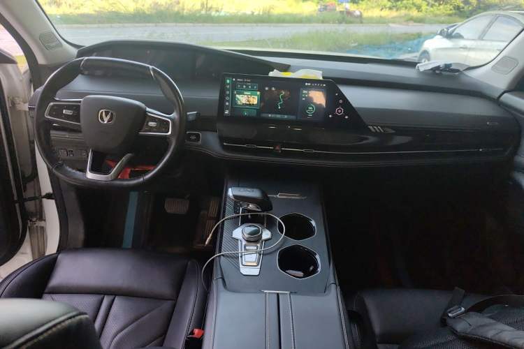Used CHANGAN UNI-K 2023 2.0T Two-Wheel Drive YueShang Trim Center Console