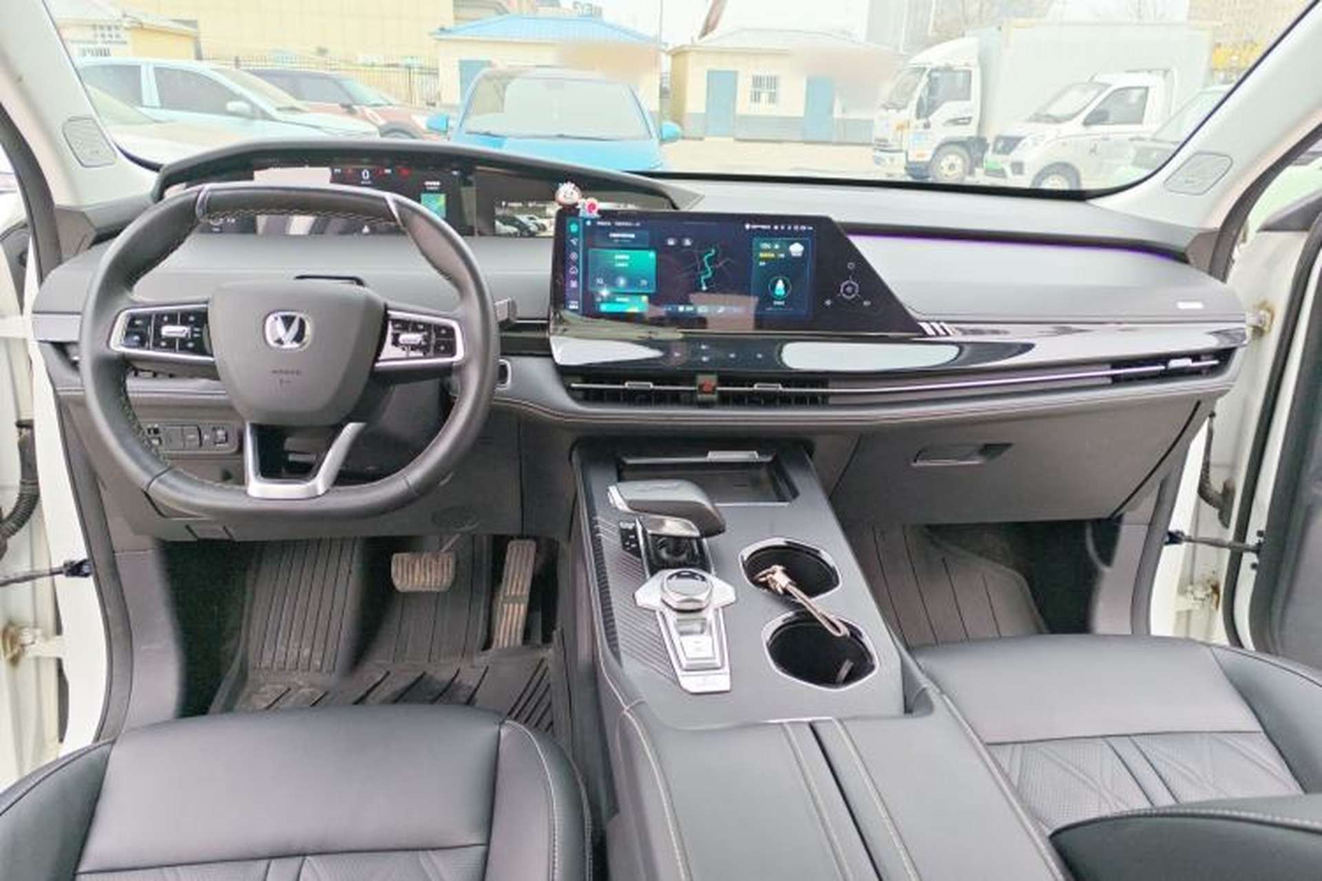 Used CHANGAN UNI-K 2023 2.0T Two-Wheel Drive Yue Ling Trim Center Console