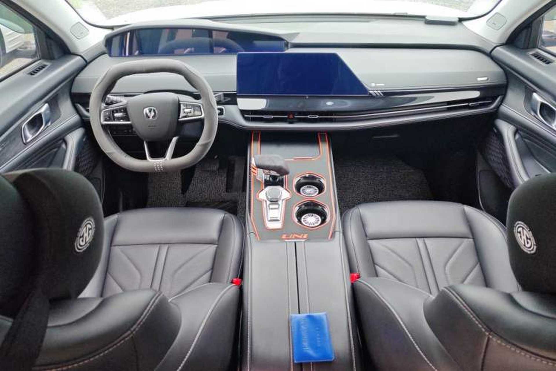 Used CHANGAN UNI-K 2023 2.0T Two-Wheel Drive YueShang Trim Center Console