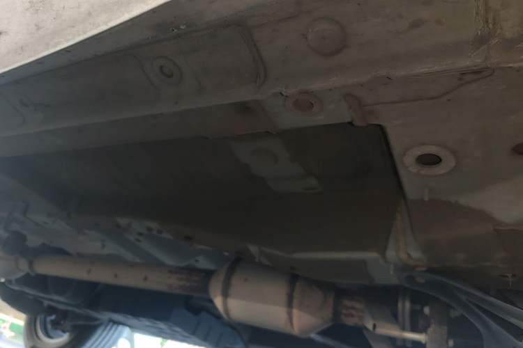 Used CHANGAN UNI-K 2023 2.0T Two-Wheel Drive YueShang Trim Chassis Front Right