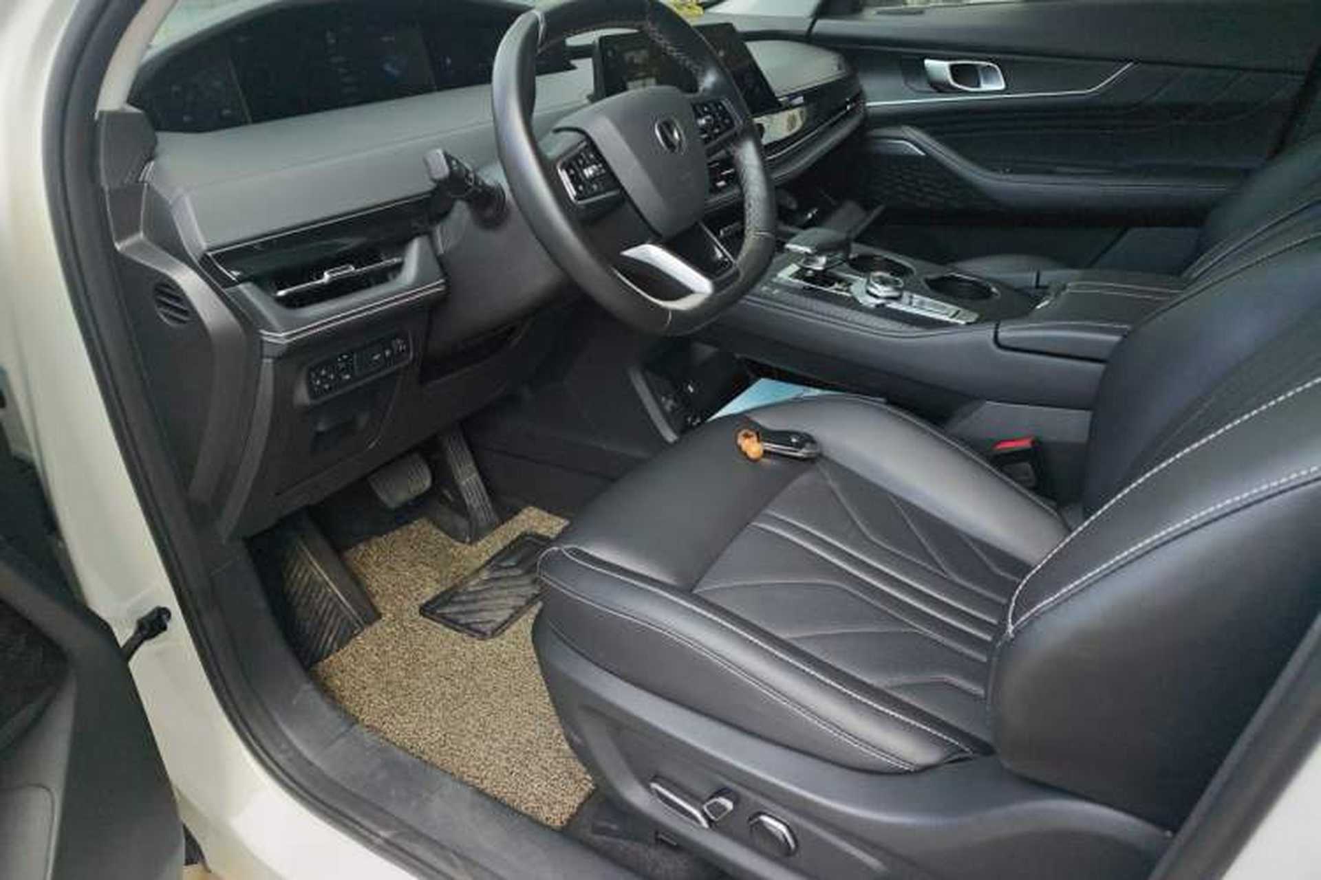 Used CHANGAN UNI-K 2023 2.0T Two-Wheel Drive YueShang Trim Driver Seat