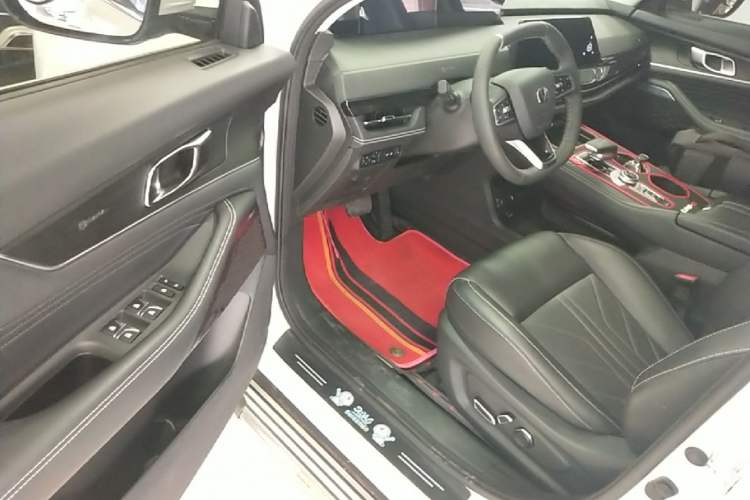 Used CHANGAN UNI-K 2023 2.0T Two-Wheel Drive YueShang Trim Driver Seat