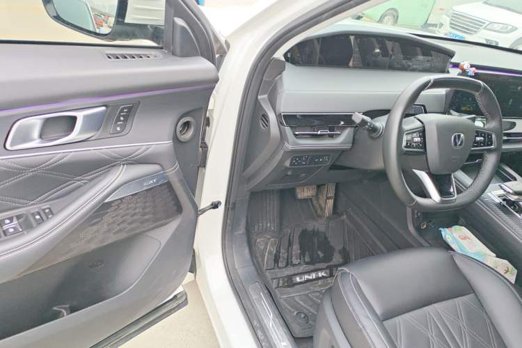 Used CHANGAN UNI-K 2023 2.0T Two-Wheel Drive Yue Ling Trim Driver Seat